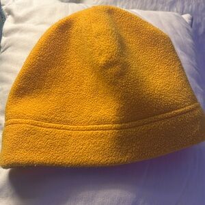 🍁Yellow beanie fleece
No brand no labels
Adult🍁